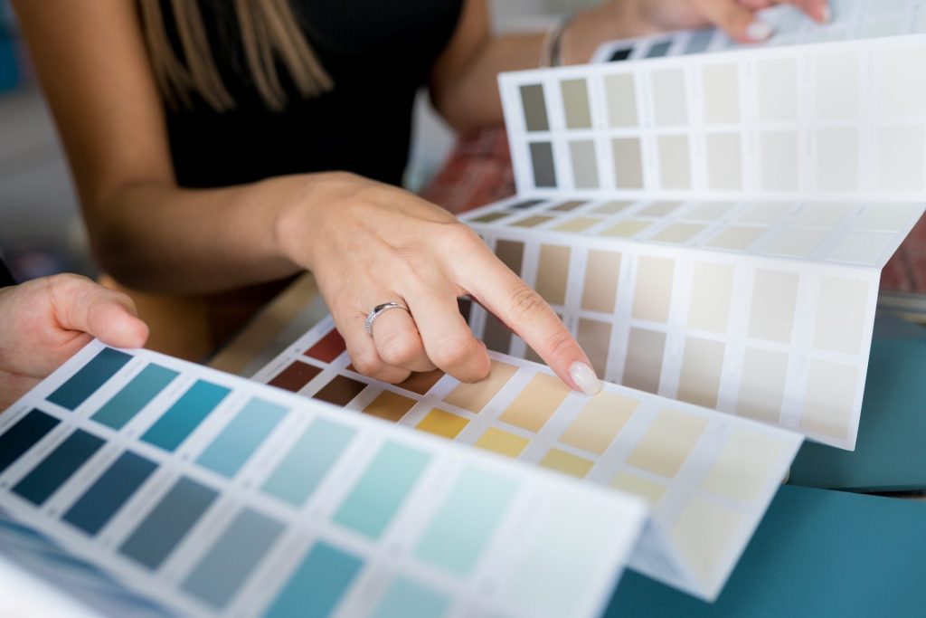 photo of people picking colors for their Huaka'i Kaua'i cabinet painting.